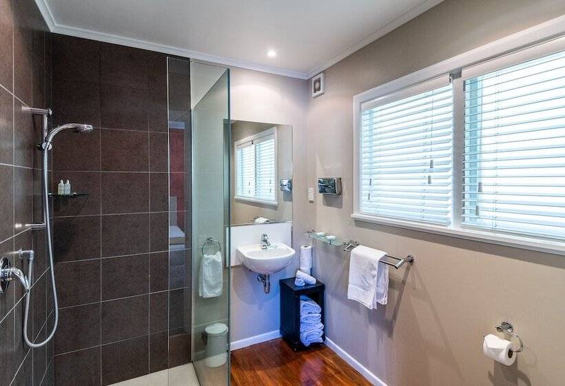 خانه 3 خوابه, The Farmhouse At Mission Estate