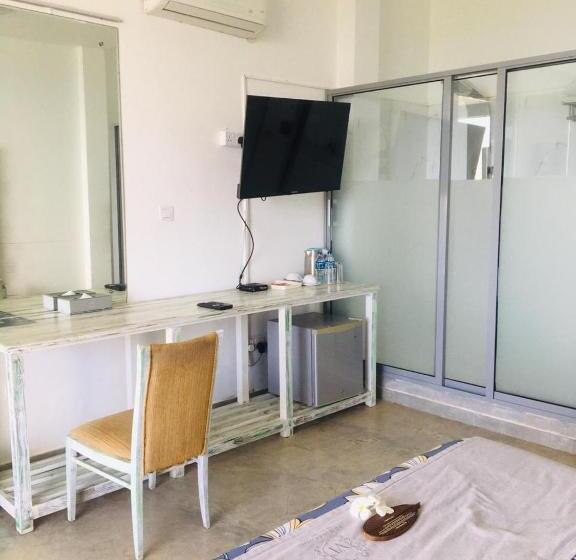 غرفة قياسية مطلّة علي البحر, Villa Thawthisa