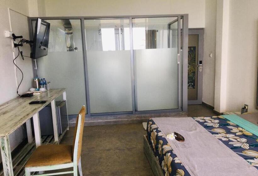 غرفة قياسية مطلّة علي البحر, Villa Thawthisa