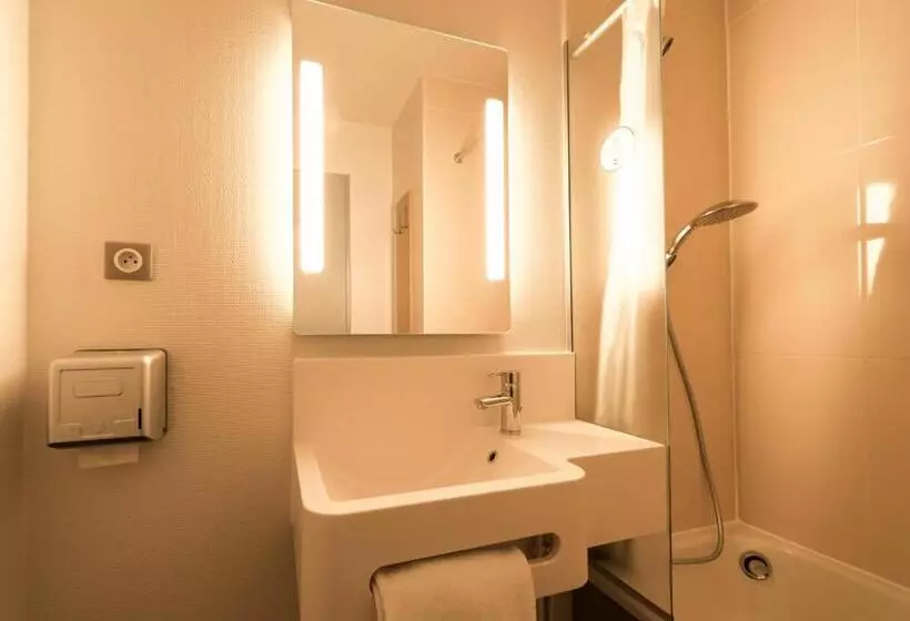 Standard Neljän Hengen Huone, B&b Hotel Alencon Nord