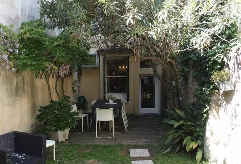 اتاق استاندارد با چشمانداز باغ, 19 Borgo Cavour