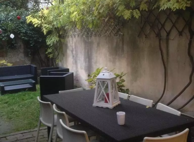 اتاق استاندارد با چشمانداز باغ, 19 Borgo Cavour
