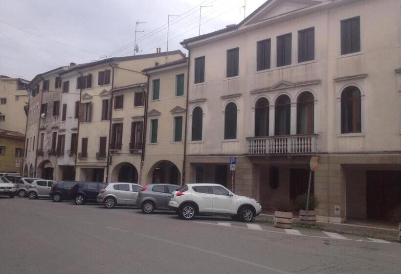 اتاق استاندارد با چشمانداز باغ, 19 Borgo Cavour
