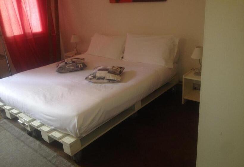 اتاق استاندارد با چشمانداز باغ, 19 Borgo Cavour