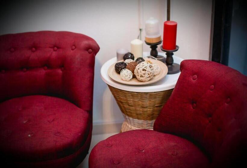 Superior Szoba Erkéllyel, Anchor Boutique House