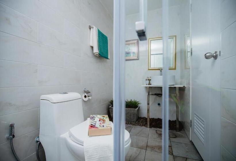 Superior Szoba Erkéllyel, Anchor Boutique House