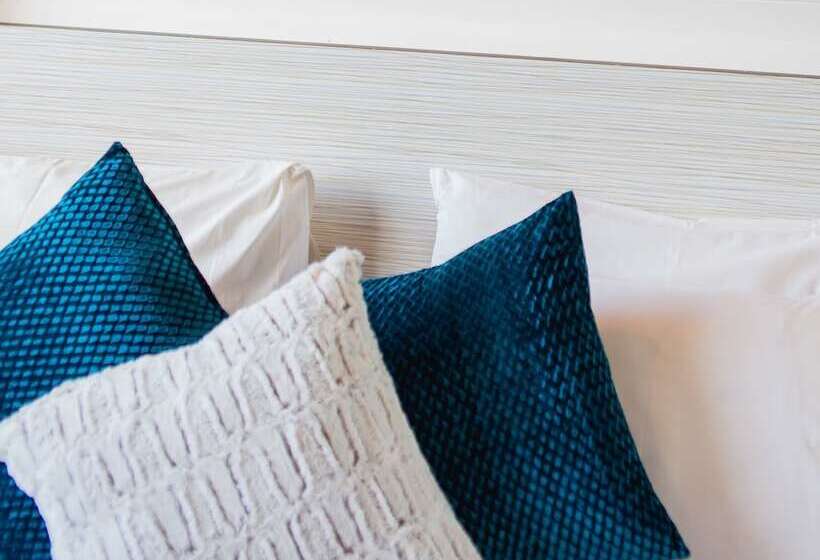 Superior Szoba Erkéllyel, Anchor Boutique House