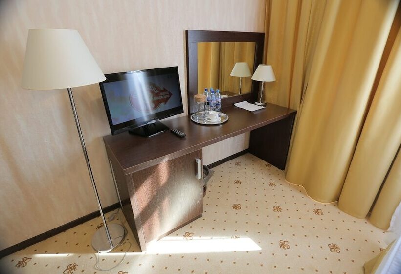 اتاق استاندارد یک نفره, Ural Tau