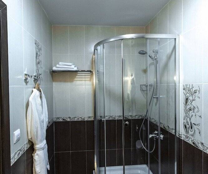 اتاق استاندارد, Ural Tau