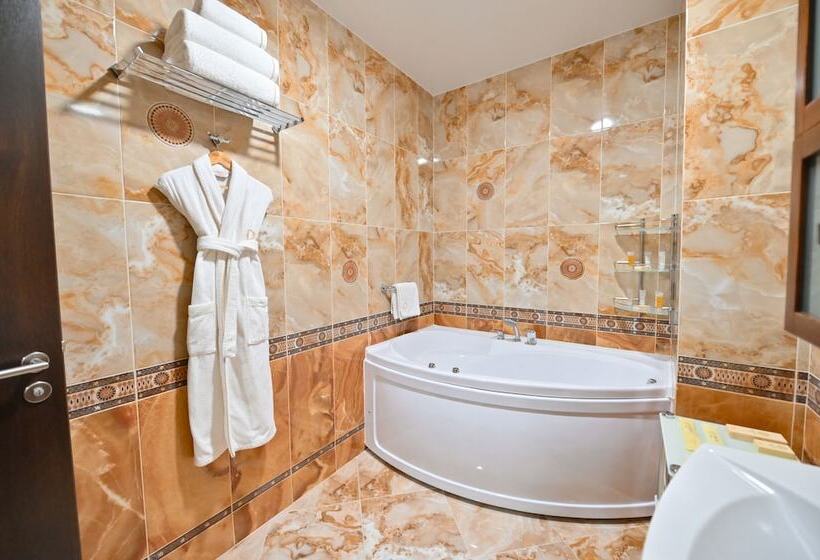 آپارتمان 1 خوابه, Ural Tau