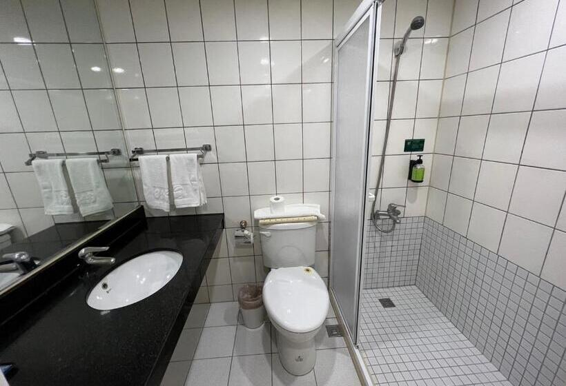 اتاق استاندارد, Avenue