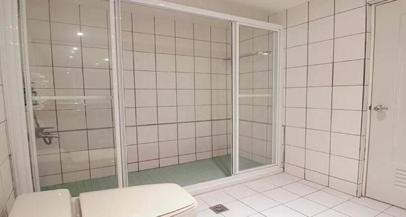 اتاق استاندارد چهار تخته, Avenue