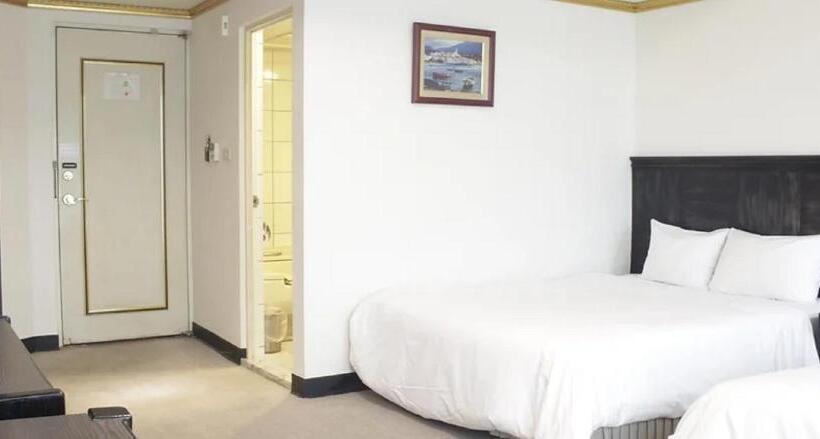 اتاق خانوادگی, Avenue