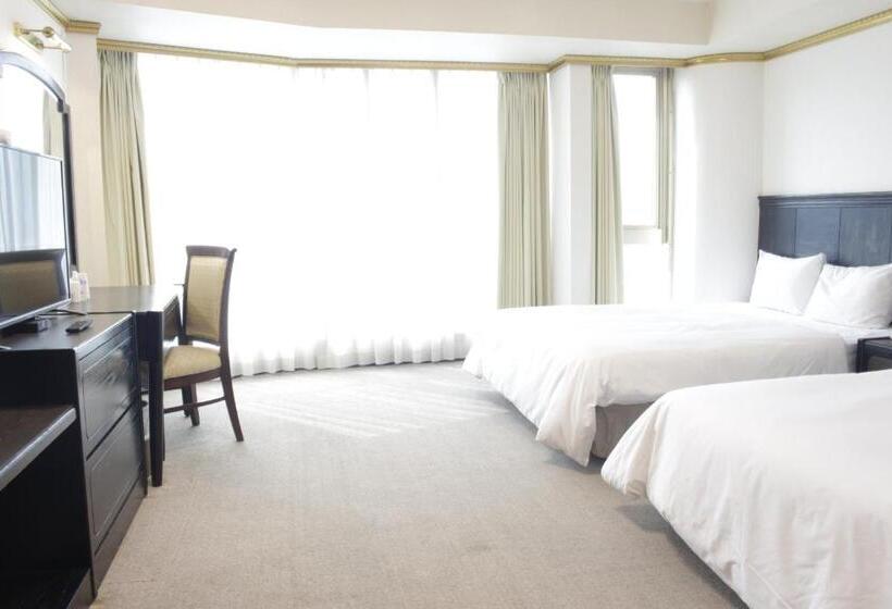 اتاق خانوادگی, Avenue