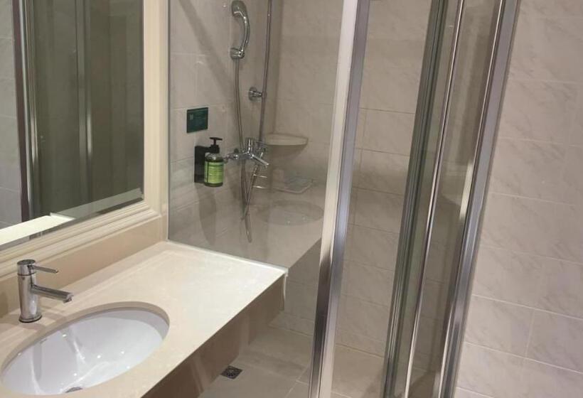 اتاق لوکس, Avenue