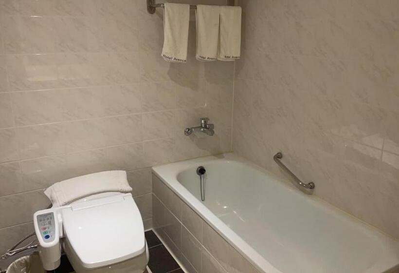 سوییت لوکس, Avenue