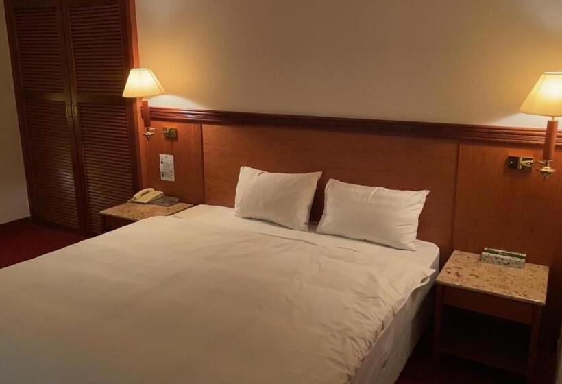 سوییت لوکس, Avenue