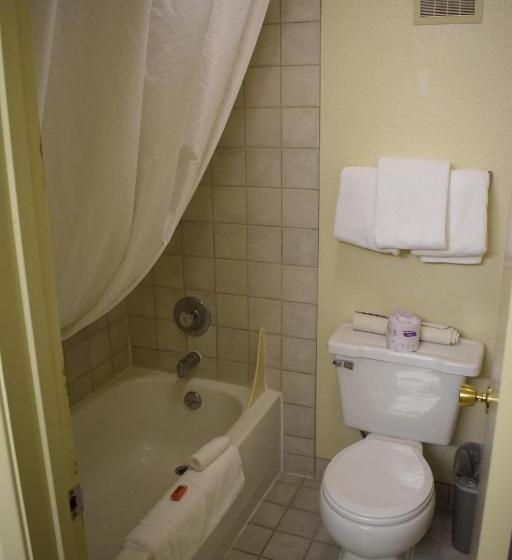 Standard studio with river view, Baymont By Wyndham Yakima Riverfront