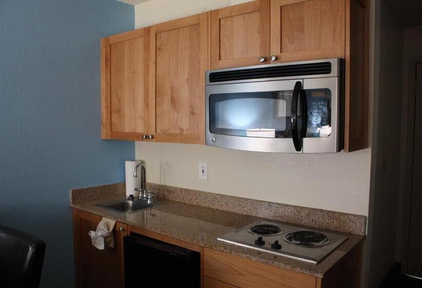 Standard studio with river view, Baymont By Wyndham Yakima Riverfront