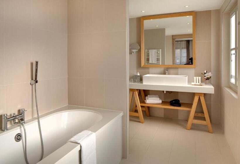 חדר סופריור לשלושה, Castel Maintenon   Handwritten Collection