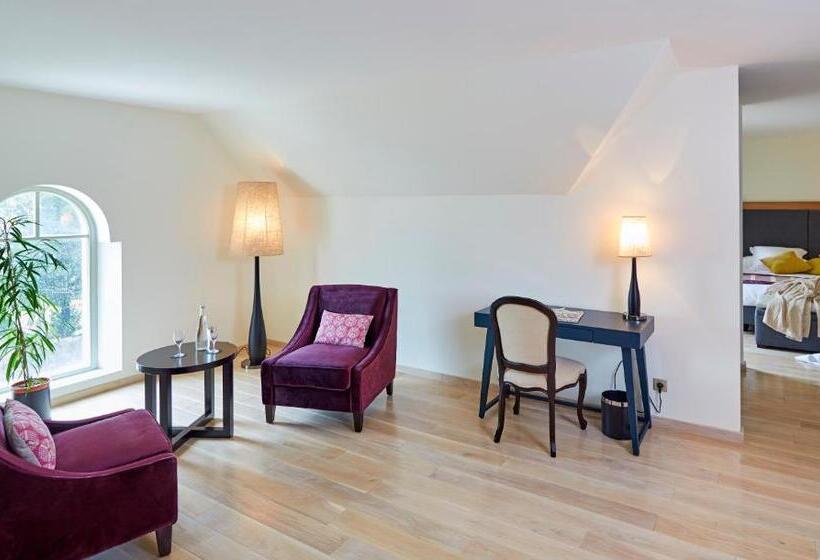 סוויטת ג'וניור, Castel Maintenon   Handwritten Collection