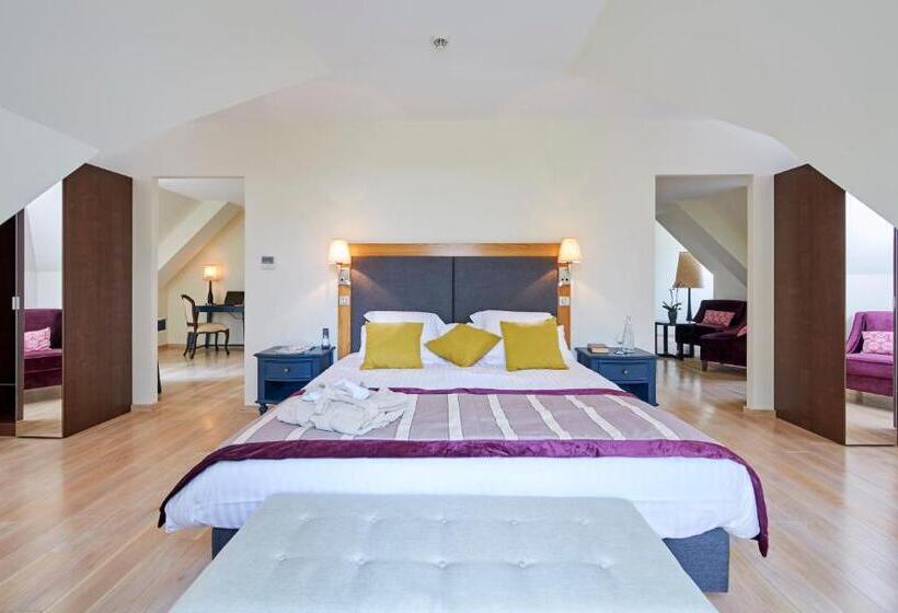 סוויטה, Castel Maintenon   Handwritten Collection