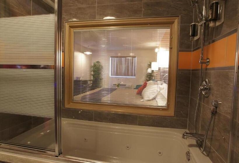 Suite King Size Bed, Dreamz Inn