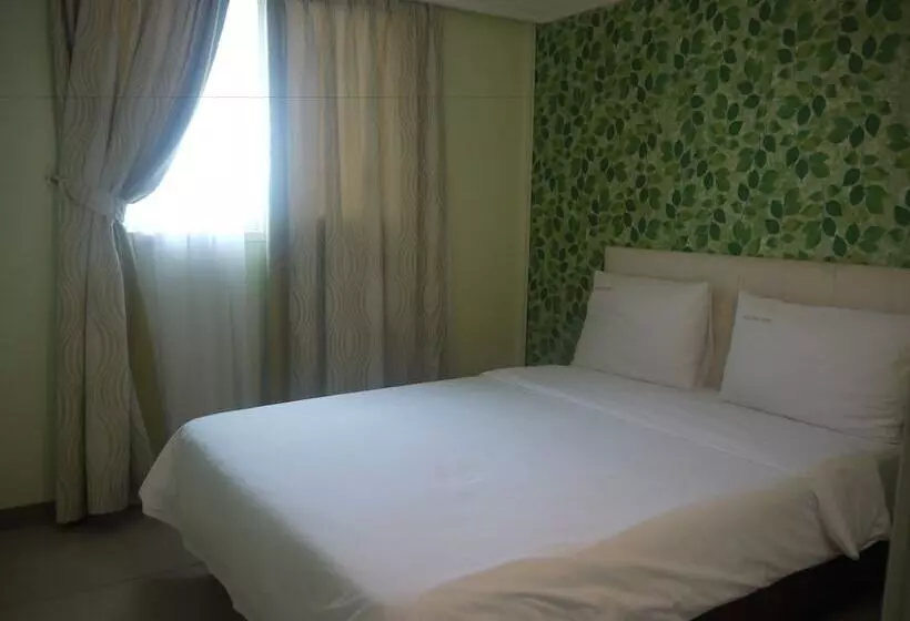 3 Bedroom Suite, Galleria