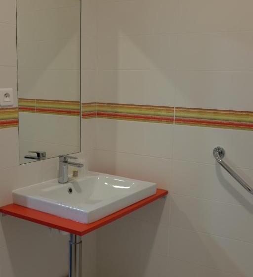 شقة غرفة واحدة, De France