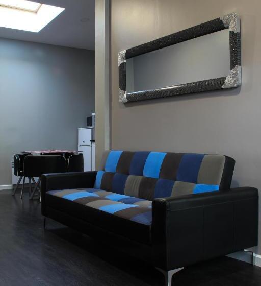 شقة غرفة واحدة, De France