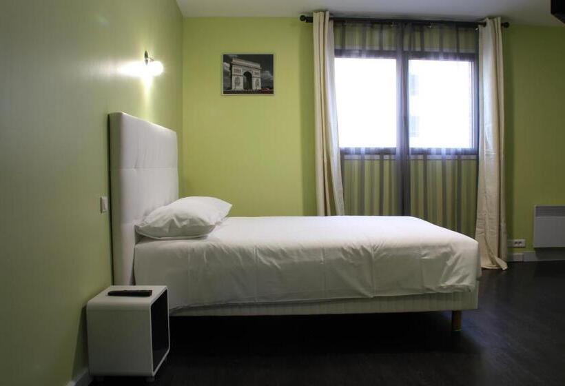 شقة غرفة واحدة, De France