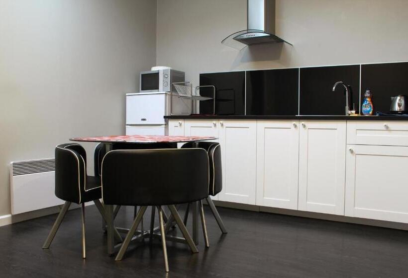 شقة غرفة واحدة, De France