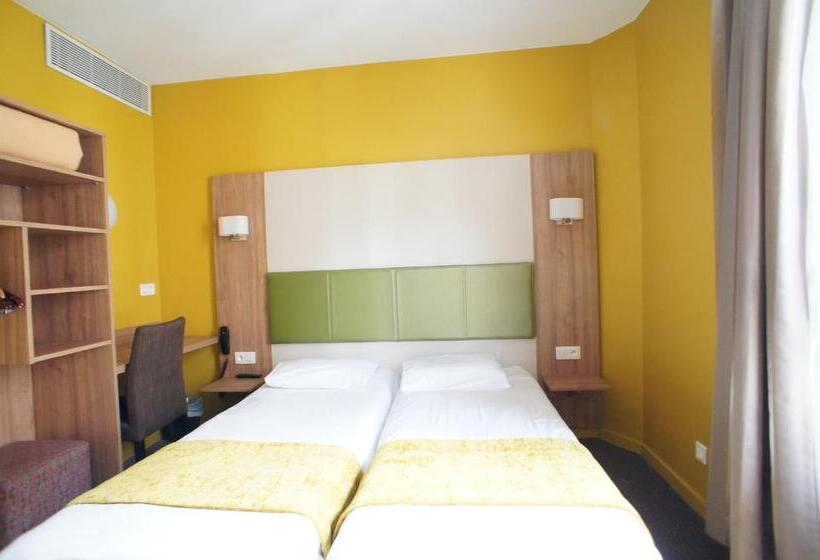 غرفة قياسية, De France