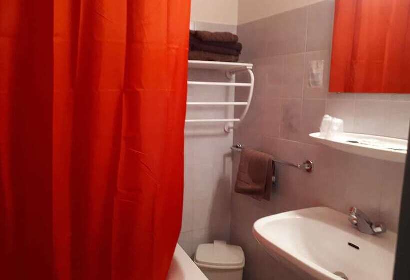 חדר סטנדרט לארבעה, Hôtel Du Bourg