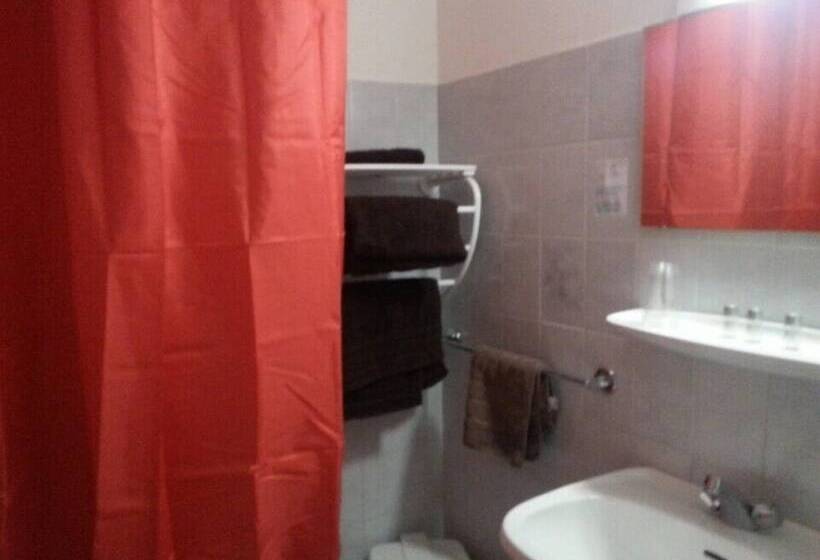 חדר סטנדרט לארבעה, Hôtel Du Bourg