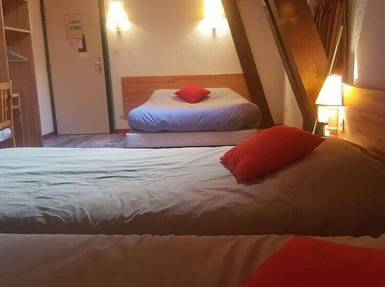 חדר סטנדרט לארבעה, Hôtel Du Bourg