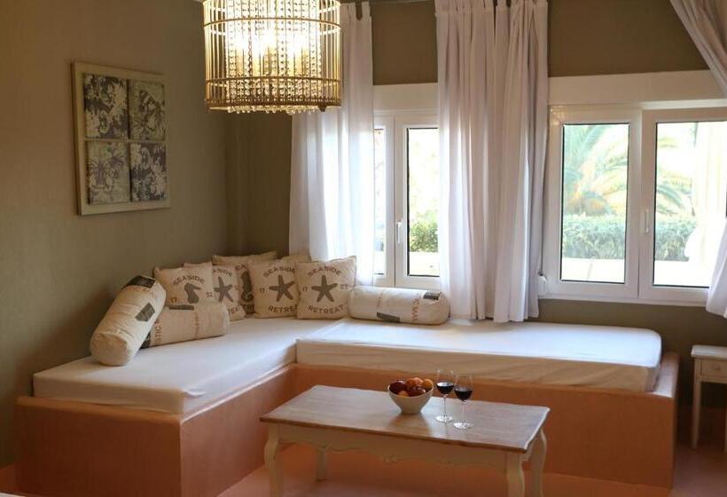 Pokój Czteroosobowy Standard, Kelyfos