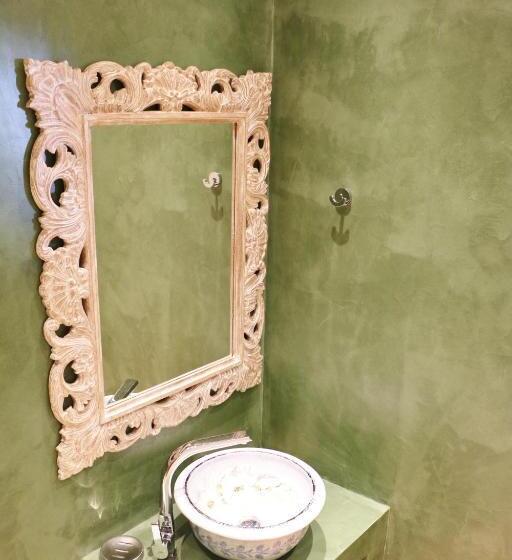 Pokój Superior, Kelyfos