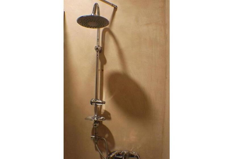 Pokój Standard Trzyosobowy, Kelyfos