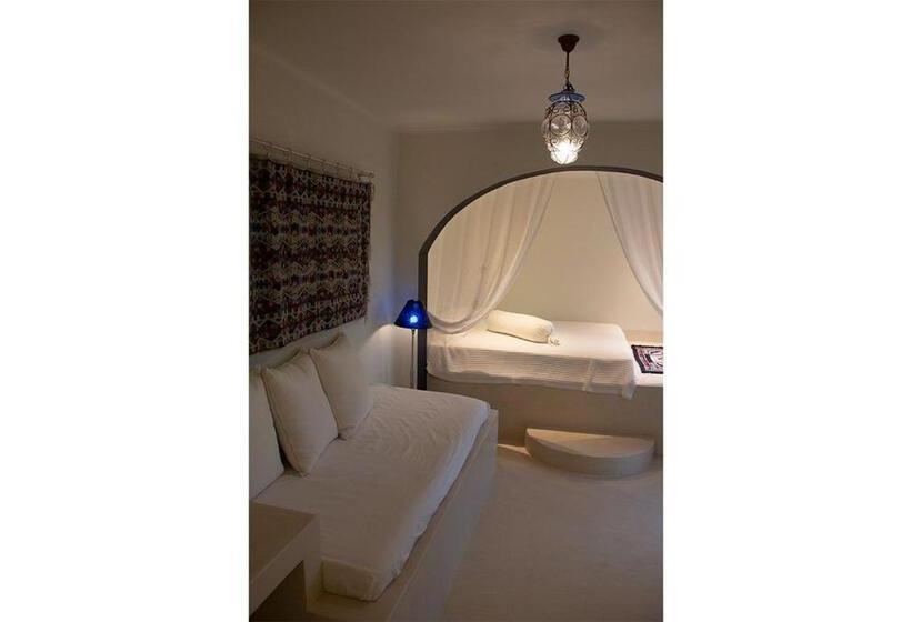 Pokój Standard Trzyosobowy, Kelyfos