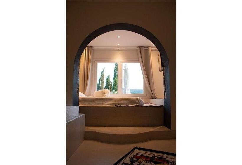 Pokój Standard Trzyosobowy, Kelyfos