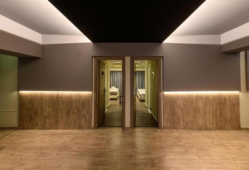 חדר משפחתי, Kleopatra Inn