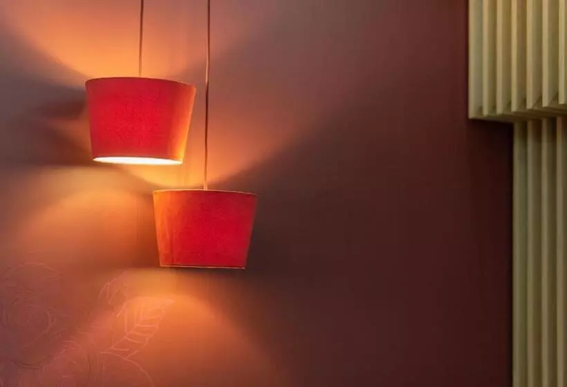اتاق لوکس با بالکن, Kleopatra Inn