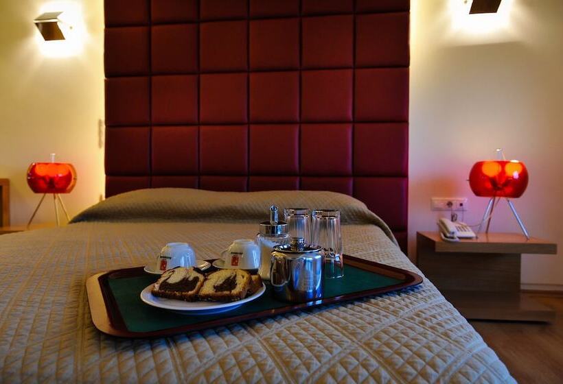 סוויטה, Kleopatra Inn