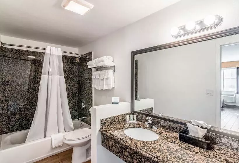 Standard-huone 2 Parivuodetta, Quality Inn & Suites Near Downtown Bakersfield