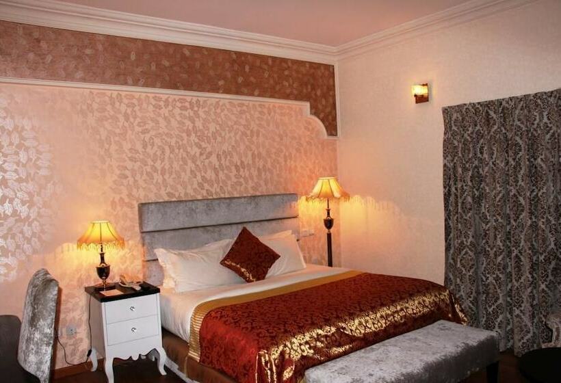 اتاق لوکس, Sandralia