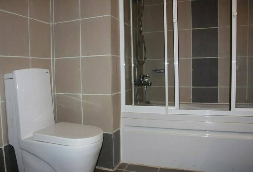 اتاق لوکس, Sandralia