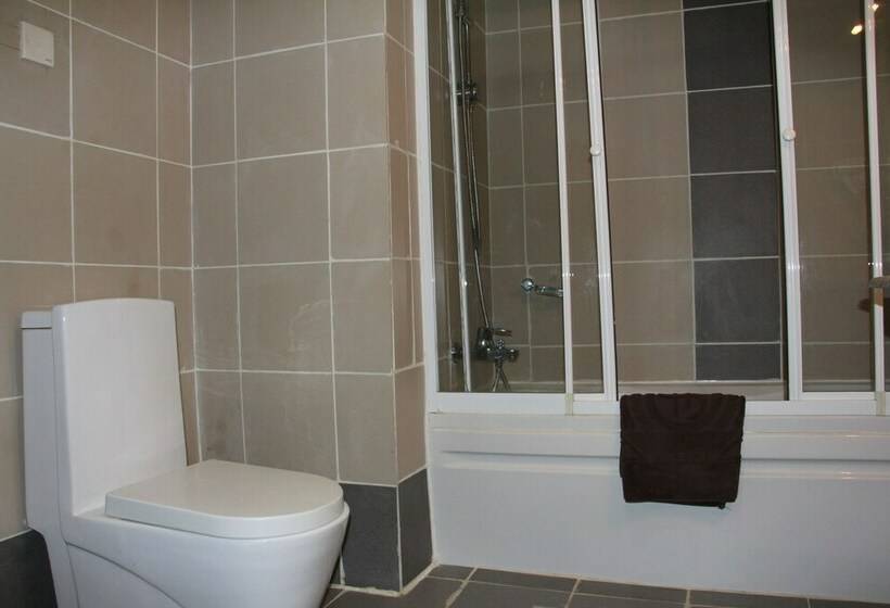 اتاق لوکس, Sandralia