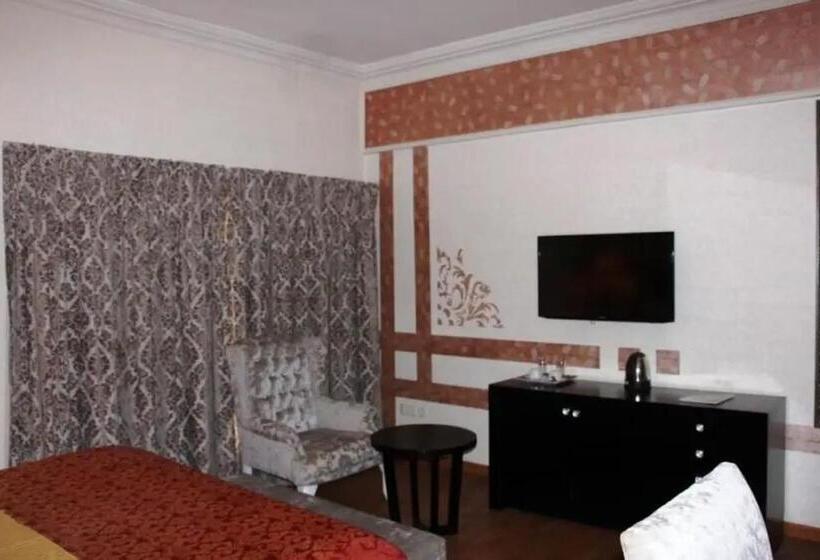 اتاق لوکس خانوادگی, Sandralia