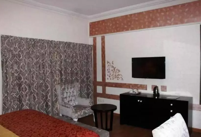 اتاق لوکس خانوادگی, Sandralia